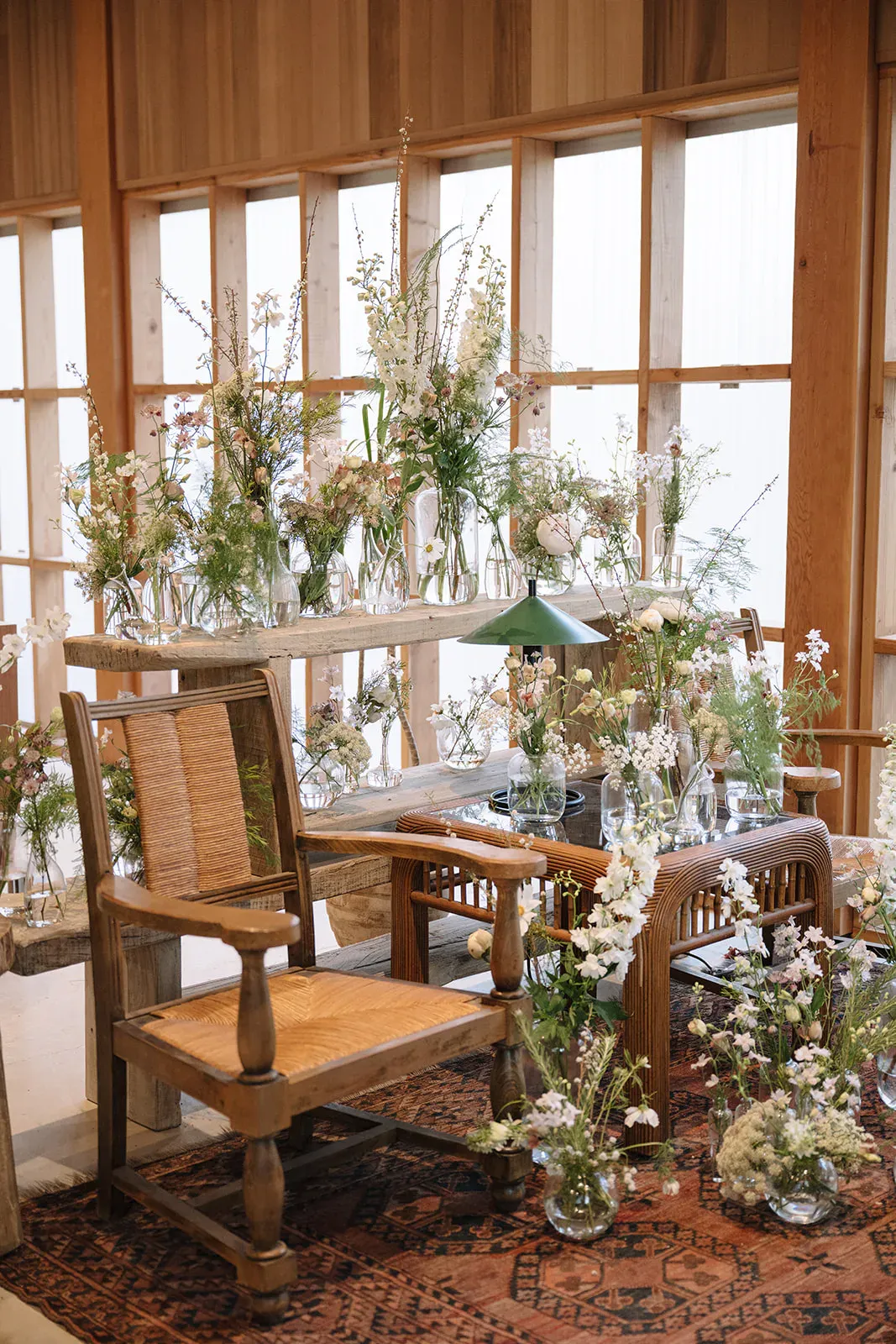 Floral dining table in the Serana lodge